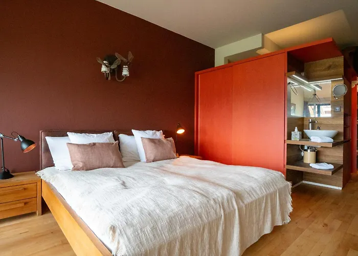 Belle5 Bed & Breakfast 4*